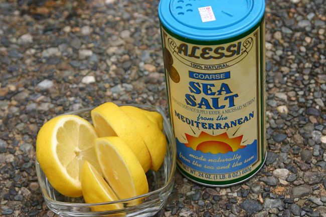 Salt and lemon juice is a powerful homemade remedy for cleaning copper